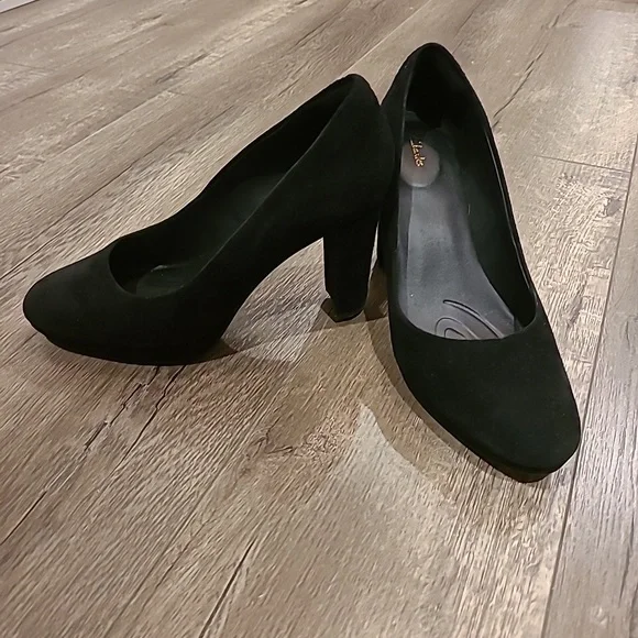 Heels - Picture 3 of 4